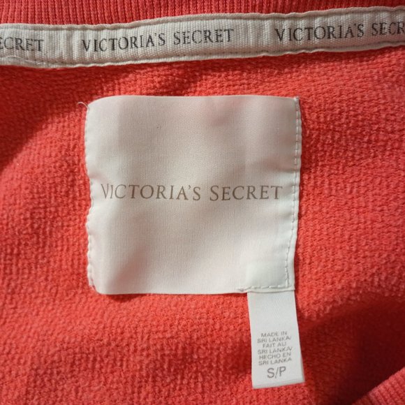 GUC ~Victoria Secret Coral Colored Sweatshirt w/ White Kissing Lips ~Size: Small - Picture 3 of 3